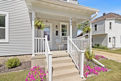 Purple Door Retreat-Wi-Fi, 10 Minutes from Cascade