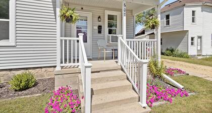 Purple Door Retreat-Wi-Fi, 10 Minutes from Cascade