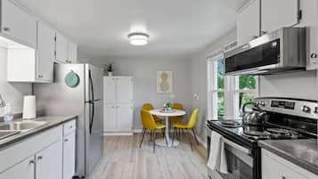 KylskÄp, mikrovÄgsugn, ugn och spishÀll