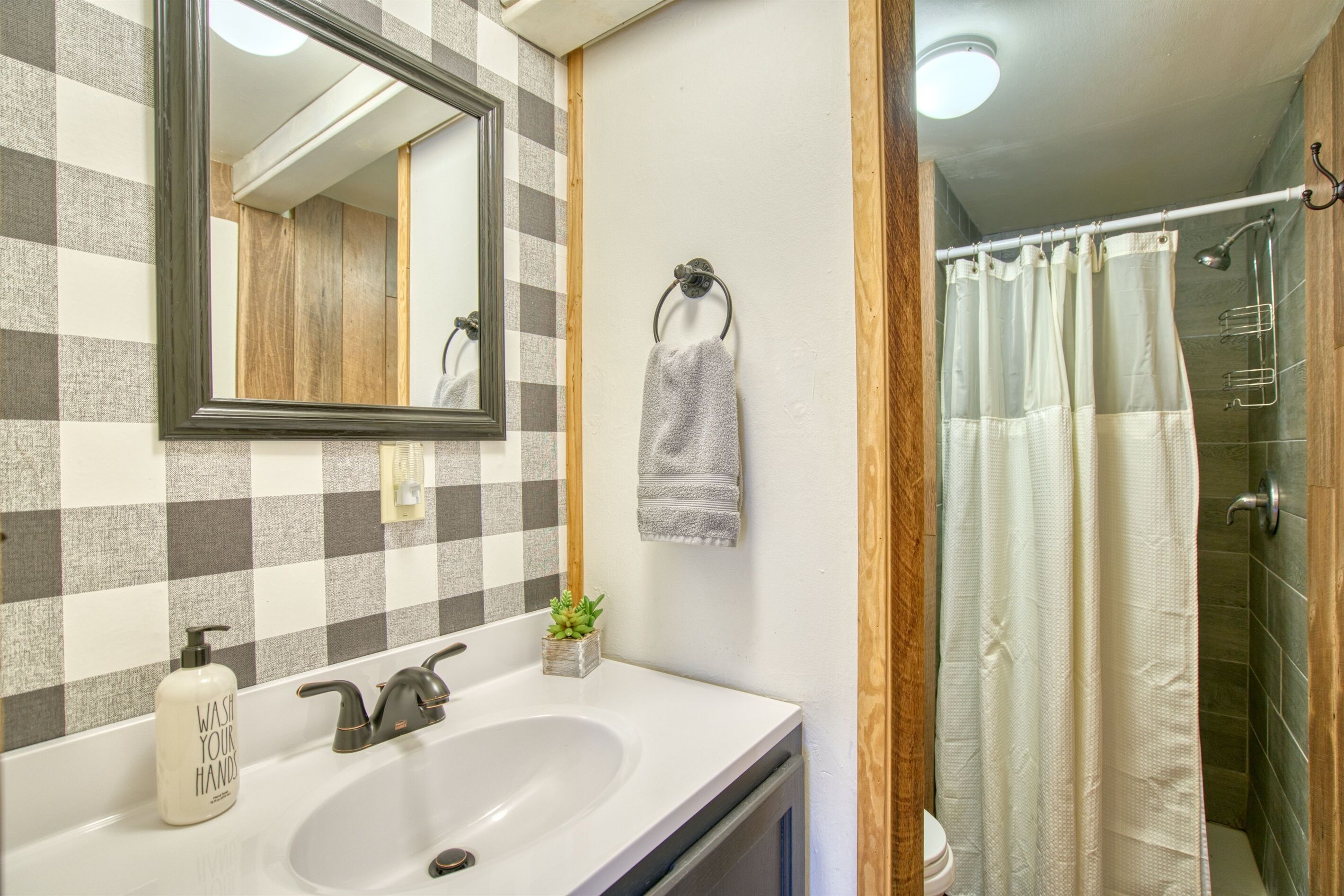 Shower, towels