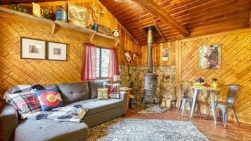 Smart-TV, peis og bøker