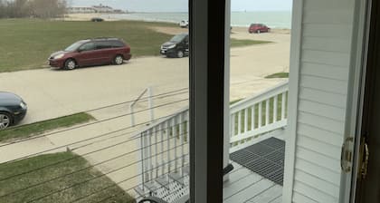BEACHSIDE GETAWAY IN SHEBOYGAN