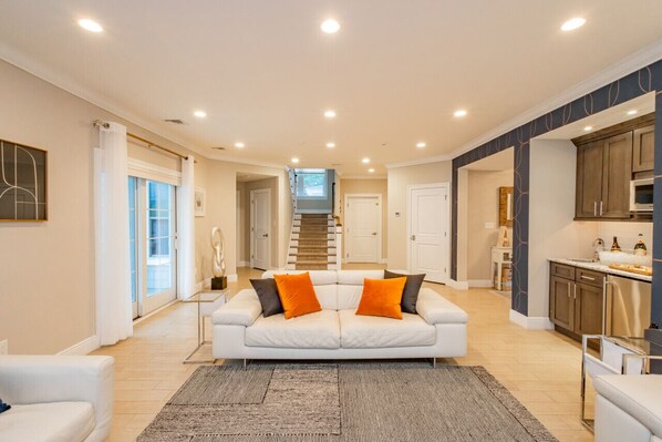 TV, fireplace, stereo