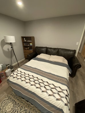 4 habitaciones, tabla de planchar con plancha, wifi y ropa de cama