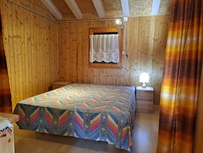 2 bedrooms, bed sheets - CHALET THE QUIET OF TREGIOVO. CIN - IT022253C25N9E275K Trentino/South Tyrol (novella)