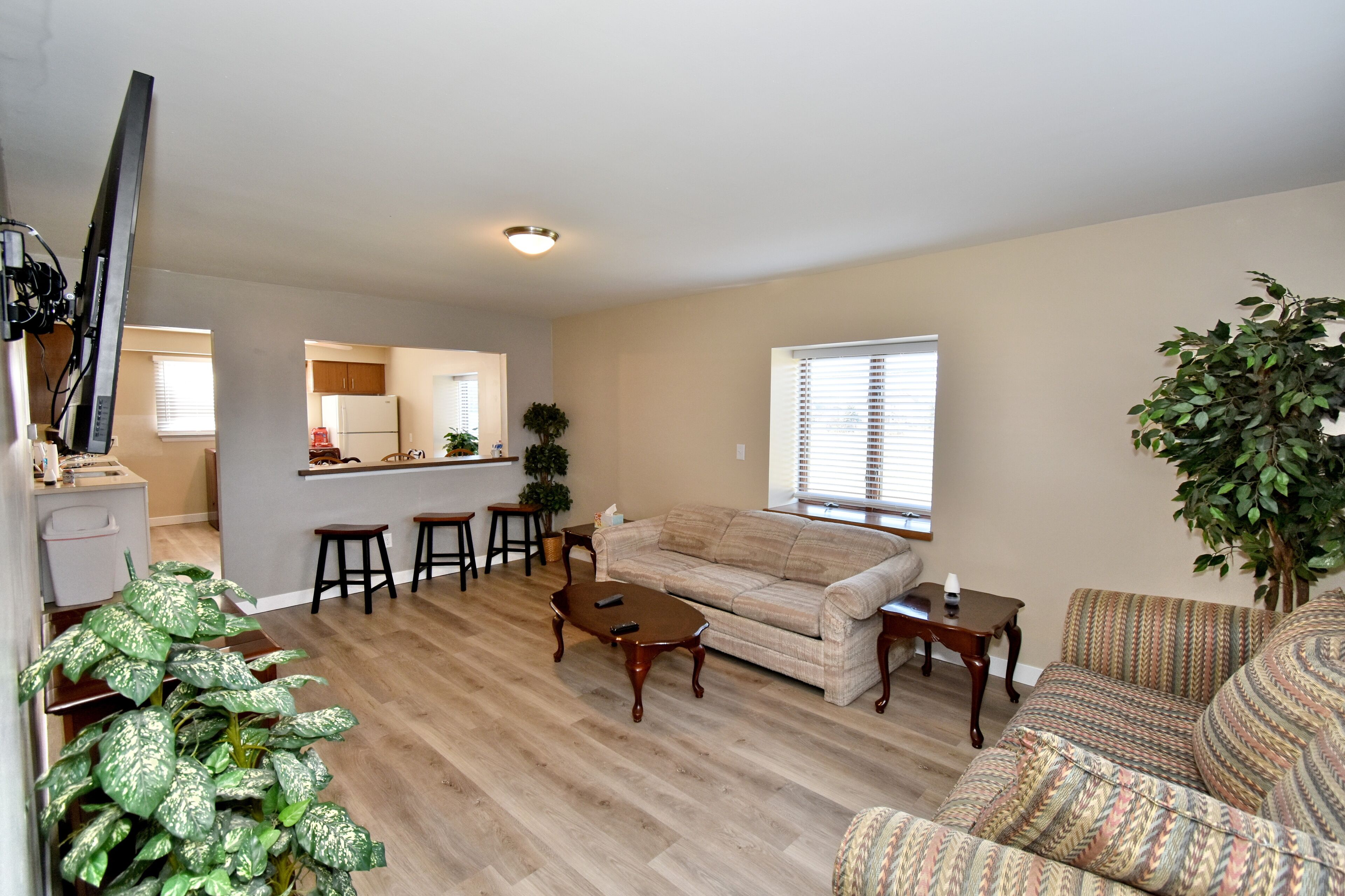2 Bedroom, 1 Bath, Upper level, Sleeps 8, Boat Well Included, Near Boat Launch