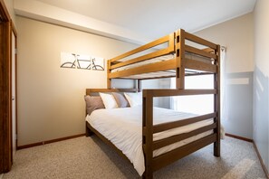 2 Schlafzimmer, Bügeleisen/Bügelbrett, kostenloses WLAN, Bettwäsche