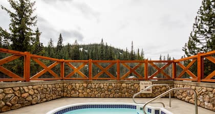 Ski in, Ski out Fireside Retreat