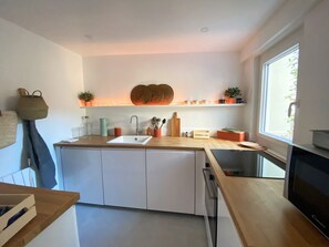 Fridge, microwave, oven, stovetop - The hacienda - Patio Terrace - Center / Beach 5 min (Le Havre)