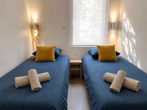 2 bedrooms, iron/ironing board, travel crib, WiFi (free)