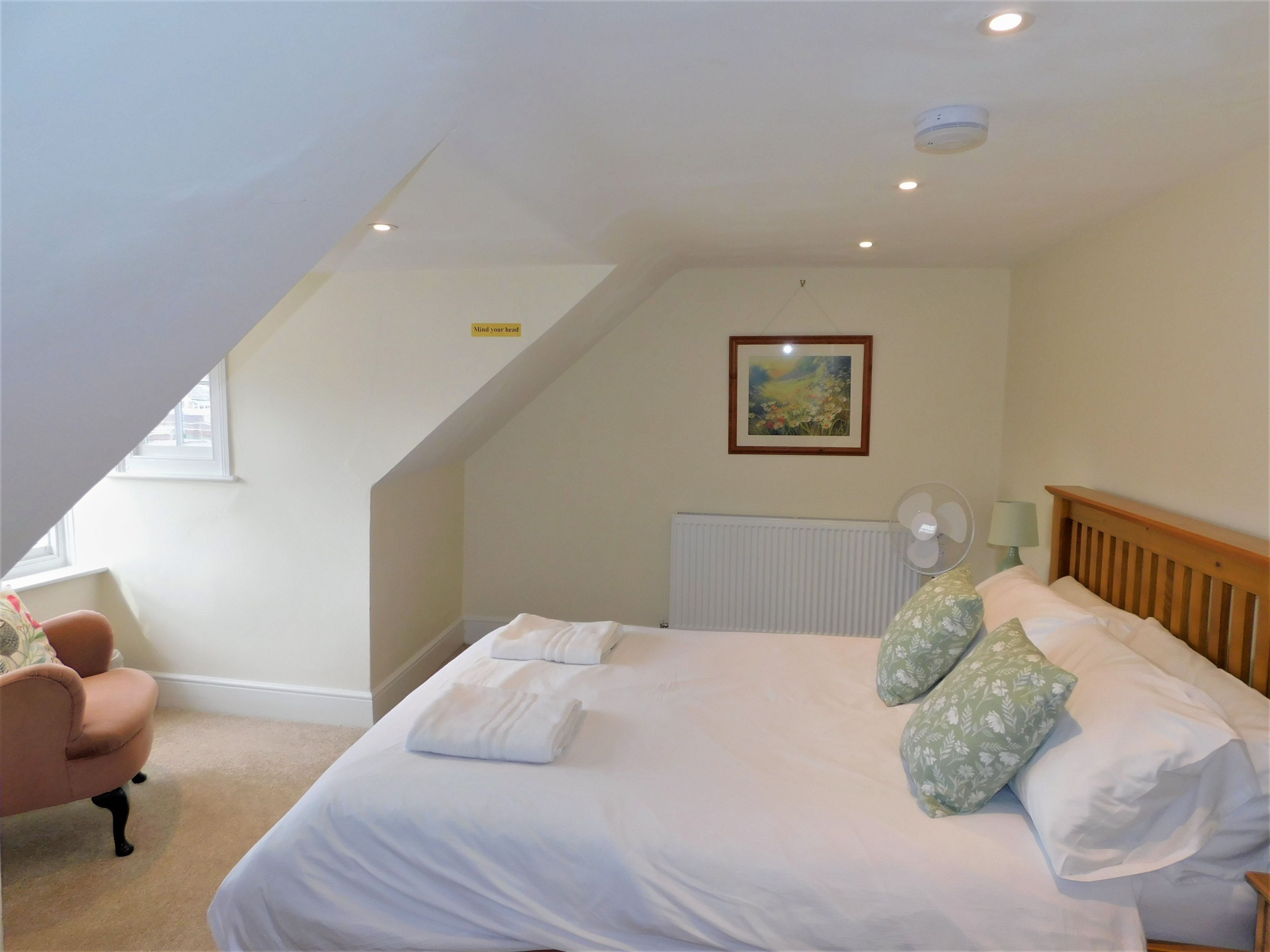 5 bedrooms, iron/ironing board, free WiFi, bed sheets