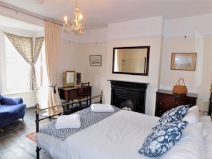 5 habitaciones, tabla de planchar con plancha y wifi gratis