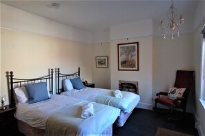 5 bedrooms, iron/ironing board, free WiFi, bed sheets