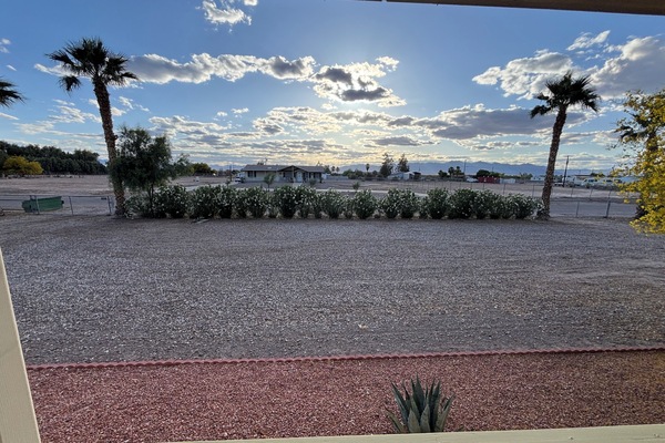 Pull through driveway, perfect for boats and trailers.