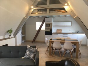 TV - Waterfront duplex in the heart of the historic center (Roscoff)