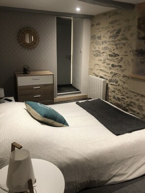 2 bedrooms, desk, travel crib, free WiFi - Waterfront duplex in the heart of the historic center (Roscoff)