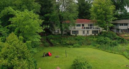 Updated guest apartment with lake views and close to Lake Michigan beaches