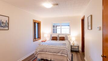1 bedroom, free WiFi, bed sheets