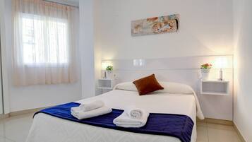 2 dormitorios, tabla de planchar con plancha, cuna de viaje y wifi