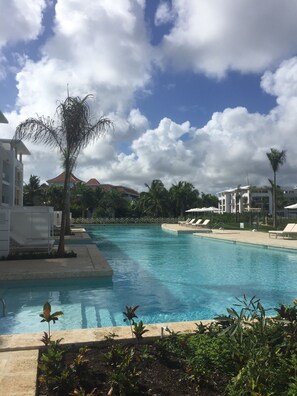 Outdoor pool - Alll inclusive  4 stars resorts walking distance to the beach fine dining (Punta Cana)