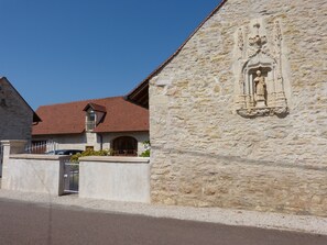 المنشأة من الخارج