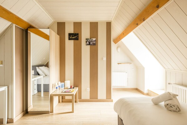 2 bedrooms, desk, iron/ironing board, free WiFi