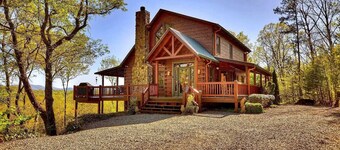 Three Spring Lodge - 180° Mountain Views · Hot Tub · 3 King Suites · Sleeps 8