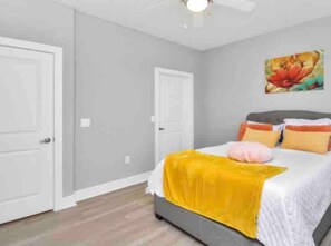 2 bedrooms, desk, iron/ironing board, free WiFi