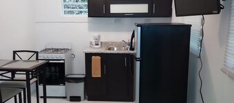 cerca de centros comerciales  y playas 