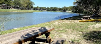 Bamboo Haus, Waterfront Access to Guadalupe River