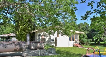 Bamboo Haus, Waterfront Access to Guadalupe River