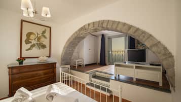 2 bedrooms, iron/ironing board, travel crib, free WiFi