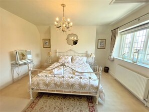 3 bedrooms, bed sheets