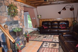 Interior - Charming and Spacious A-Frame minutes from James Creek Launch - Raystown Lake (James Creek)