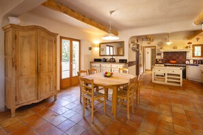 تناول الطعام