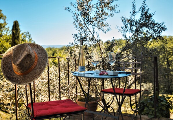 تناول الطعام بالخارج