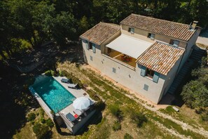 المنشأة من الخارج