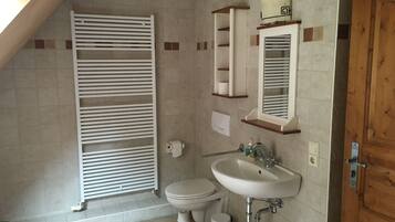 Rumah Tradisional, kamar mandi pribadi (BikehĂŒtte RehnhĂ€usl) | Kamar mandi