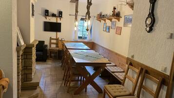 Traditional House, Private Bathroom (Bikehütte Rehnhäusl) | Food and drink