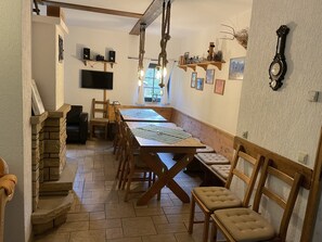 Traditional-Haus, eigenes Bad (Bikehütte Rehnhäusl) | Essen und Trinken