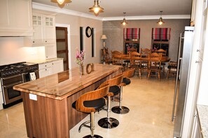 Highchair, dining tables - Glenshane Country House (Maghera)