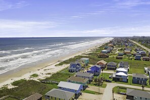 Beach nearby, sun loungers, beach towels