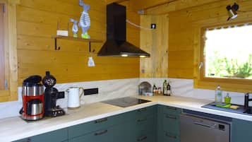 雪櫃、微波爐、焗爐、洗碗機