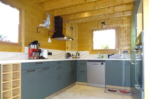 Kühlschrank, Mikrowelle, Ofen, Geschirrspüler