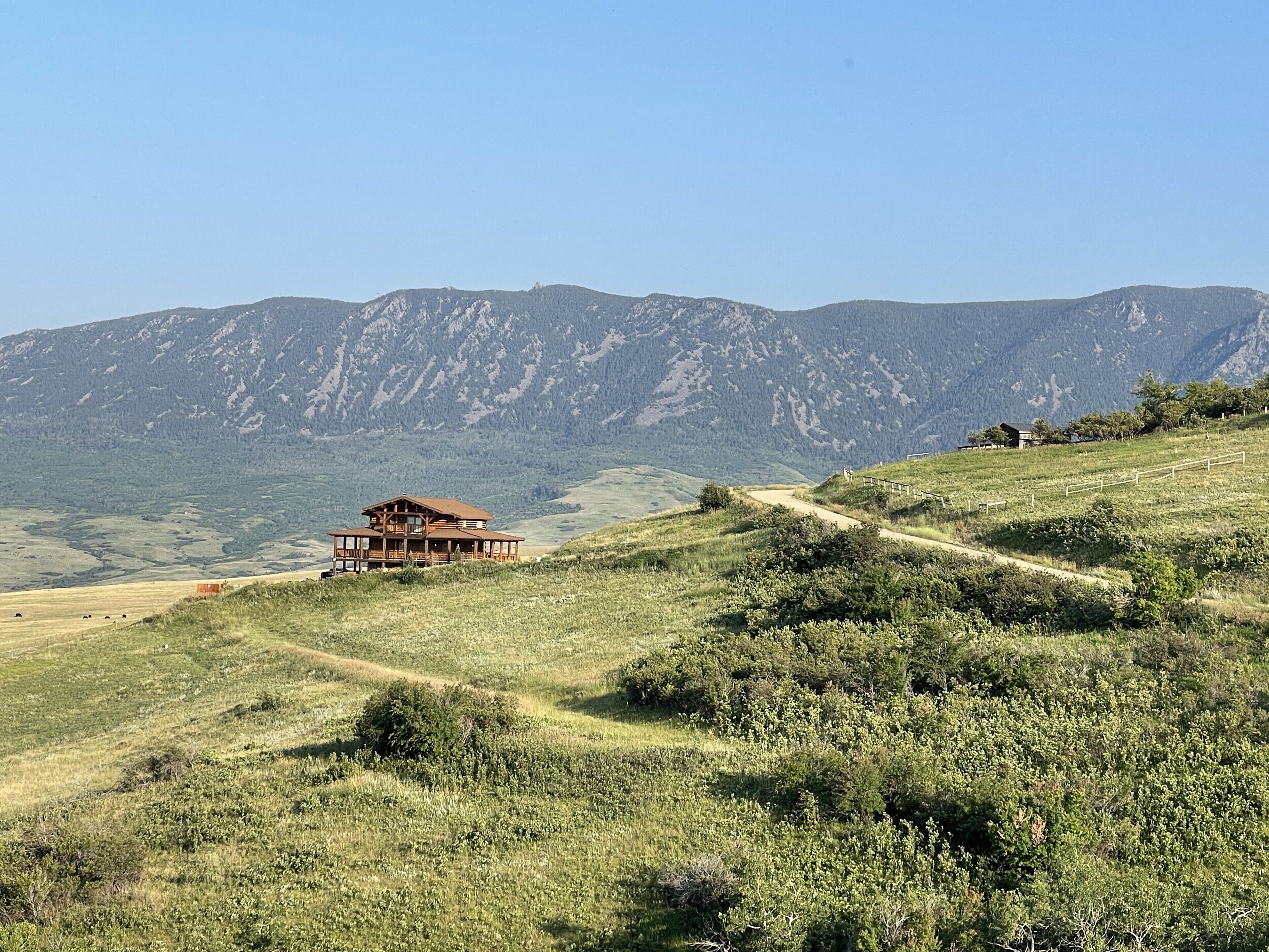 Upscale log home at base of Bighorn Mountains in Big Horn WY