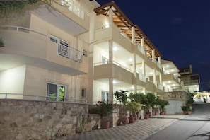 Exterior detail - Blue Sky Hotel (Chania)