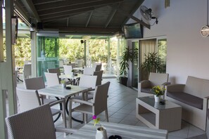 Daily continental breakfast for a fee - Blue Sky Hotel (Chania)