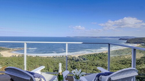 Amazing views, whale watching and close to Bells