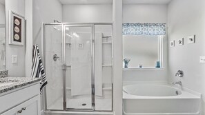 Combined shower/bathtub, hair dryer, towels, soap - Steps Away from Beach! Golf Cart Included! EBikes! Pool! 2 PaddleBoards!Arcade! (Port St. Joe)