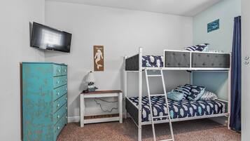 4 bedrooms, desk, iron/ironing board, travel crib